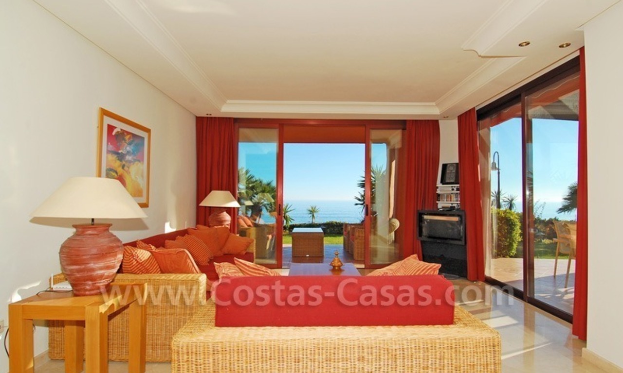 Luxe eerstelijn strand hoek appartement te koop, New Golden Mile, Marbella - Estepona 8