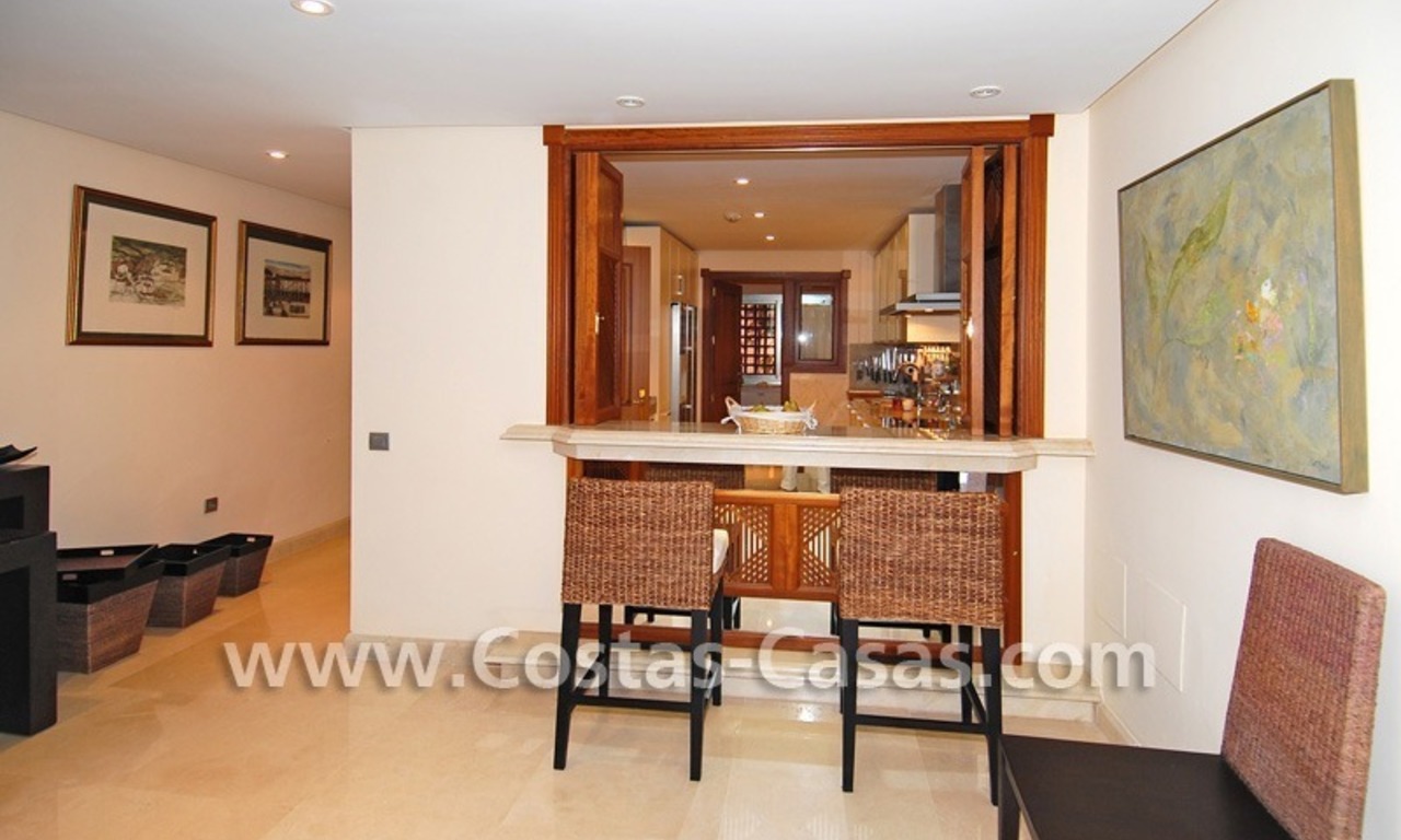 Eerstelijnsstrand luxe appartement te koop in Marbella 10