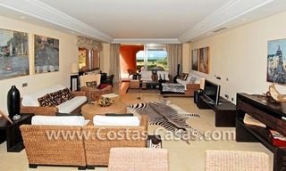 Eerstelijnsstrand luxe appartement te koop in Marbella 8