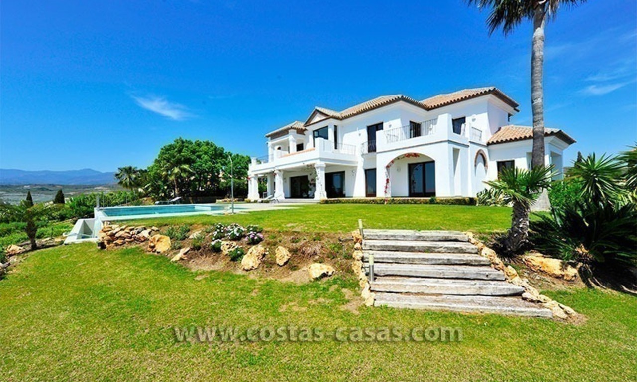 Modern-Andalusiche villa te koop op Golfresort tussen Marbella en Estepona, New Golden Mile, Costa del Sol 4