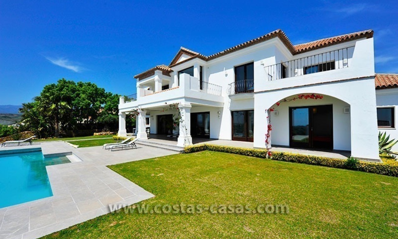 Modern-Andalusiche villa te koop op Golfresort tussen Marbella en Estepona, New Golden Mile, Costa del Sol 5