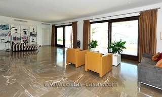 Modern-Andalusiche villa te koop op Golfresort tussen Marbella en Estepona, New Golden Mile, Costa del Sol 10