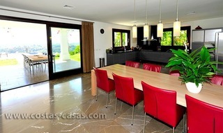 Modern-Andalusiche villa te koop op Golfresort tussen Marbella en Estepona, New Golden Mile, Costa del Sol 14