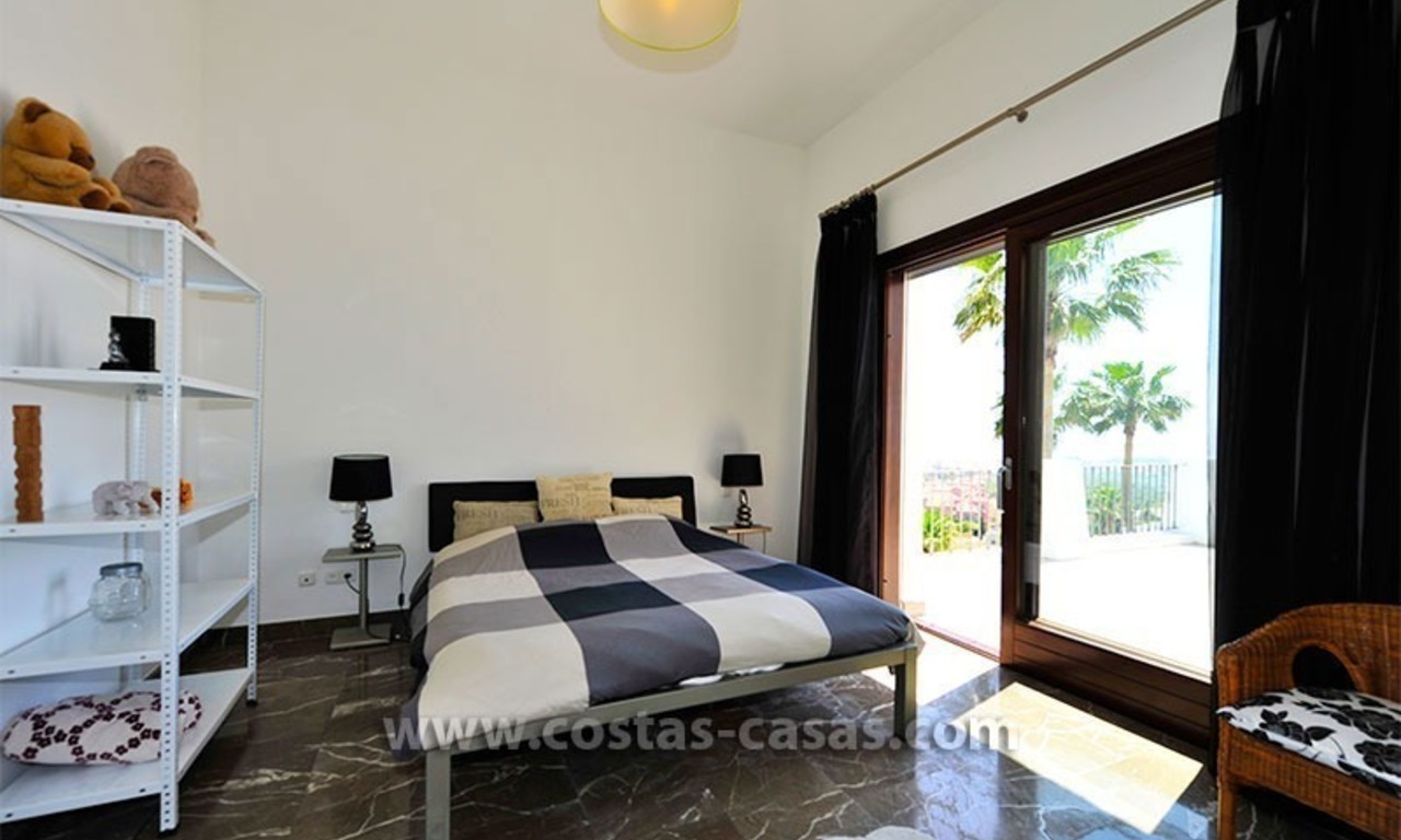 Modern-Andalusiche villa te koop op Golfresort tussen Marbella en Estepona, New Golden Mile, Costa del Sol 28