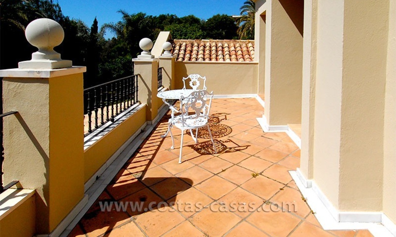 Urgente verkoop! Villa in Andalusische stijl te koop in Estepona, Marbella 6