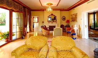 Urgente verkoop! Villa in Andalusische stijl te koop in Estepona, Marbella 12