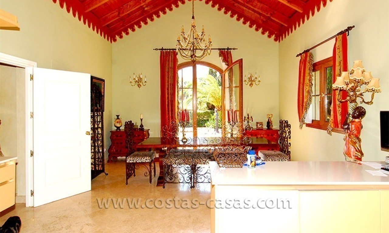 Urgente verkoop! Villa in Andalusische stijl te koop in Estepona, Marbella 15