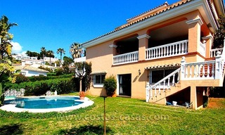 Villa in Spaanse stijl te koop in Nueva Andalucía, Marbella 0