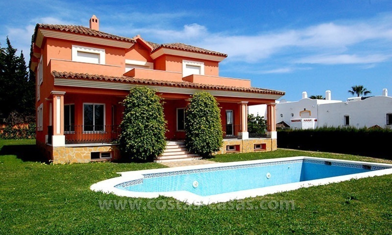 Sterk afgeprijsde nieuwbouw villa te koop op de New Golden Mile tussen Marbella en Estepona 1