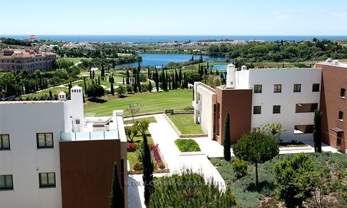 Nieuw luxe vakantie appartement te huur in moderne stijl in golfresort, Marbella – Benahavis, Costa del Sol 