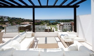 Nieuw luxe vakantie appartement te huur in moderne stijl in golfresort, Marbella – Benahavis, Costa del Sol 1