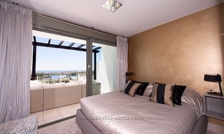 Nieuw luxe vakantie appartement te huur in moderne stijl in golfresort, Marbella – Benahavis, Costa del Sol 13