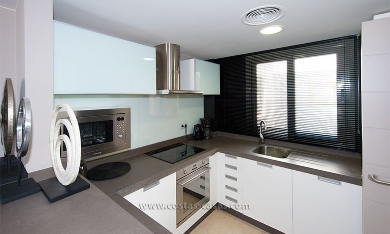 Nieuw luxe vakantie appartement te huur in moderne stijl in golfresort, Marbella – Benahavis, Costa del Sol 12