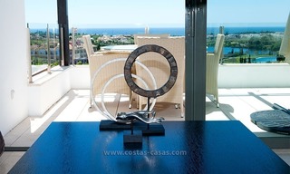 Nieuw luxe vakantie appartement te huur in moderne stijl in golfresort, Marbella – Benahavis, Costa del Sol 5