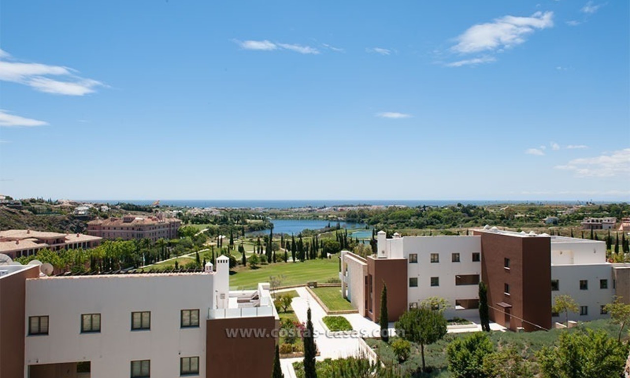 Nieuw luxe vakantie appartement te huur in moderne stijl in golfresort, Marbella – Benahavis, Costa del Sol 4