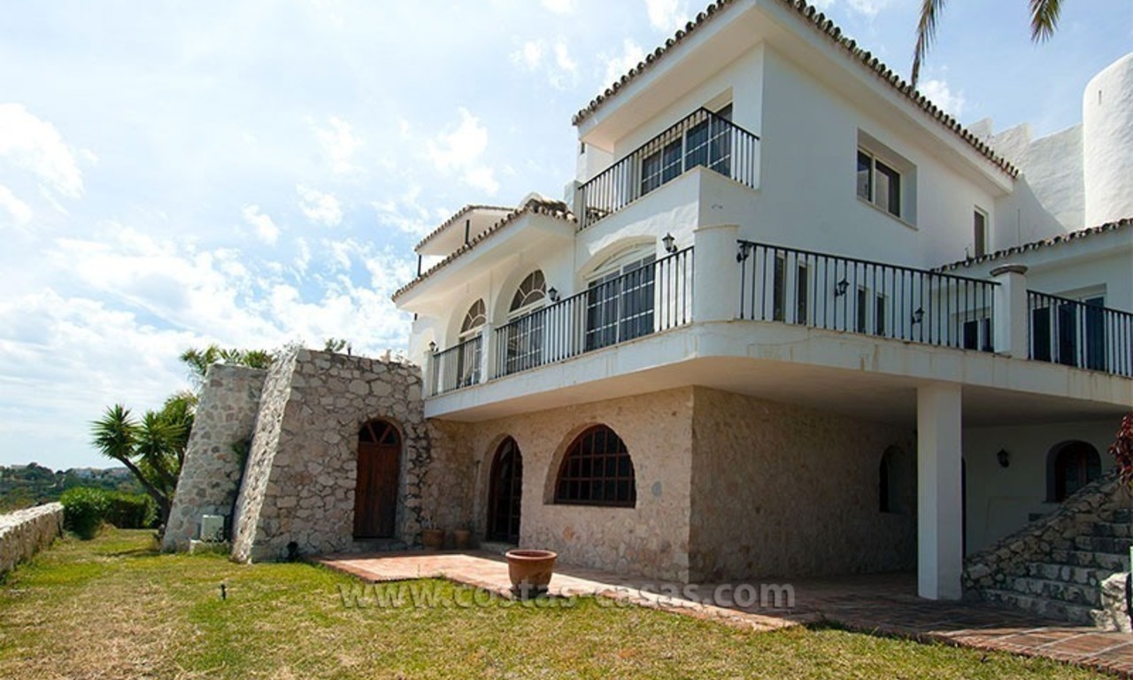 Villa te koop in een up-market gebied van Nueva Andalucia te Marbella 11