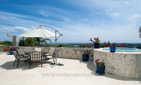 Villa te koop in een up-market gebied van Nueva Andalucia te Marbella 