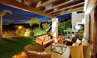 Moderne, tweede lijn golf villa te koop in Marbella - Benahavis 33