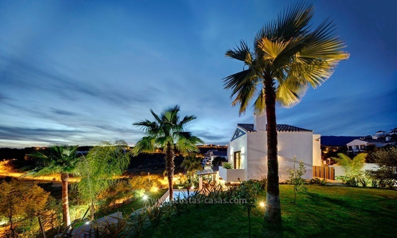Moderne, tweede lijn golf villa te koop in Marbella - Benahavis 34