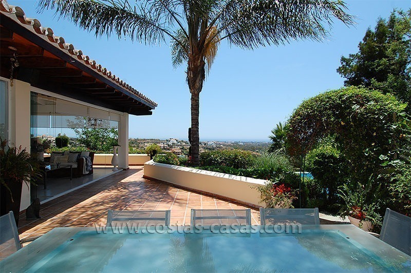 Te koop: Villa gelegen direct aan golfbaan in Marbella – Benahavís