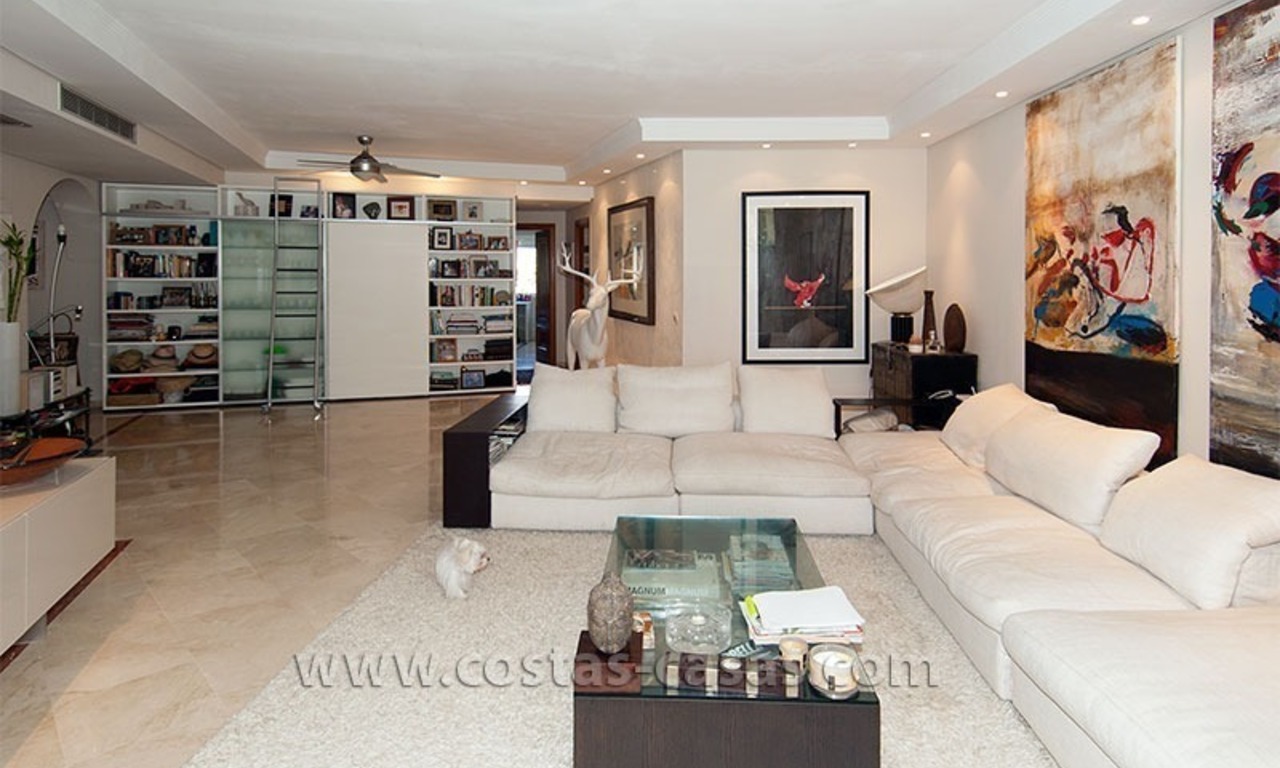 Luxe appartement te koop aan het strand op de New Golden Mile tussen Marbella en Estepona 2