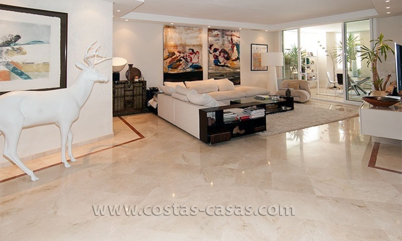 Luxe appartement te koop aan het strand op de New Golden Mile tussen Marbella en Estepona 3