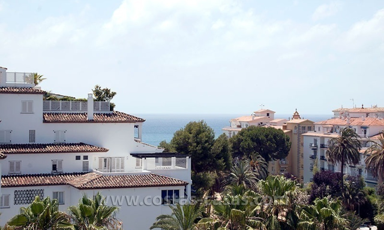 Strandappartement te koop in Puerto Banús, Marbella 1