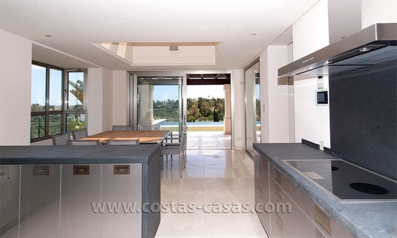 Moderne villa in Andalusische stijl te koop, golfresort, New Golden Mile, tussen Marbella, Benahavís - Estepona 15