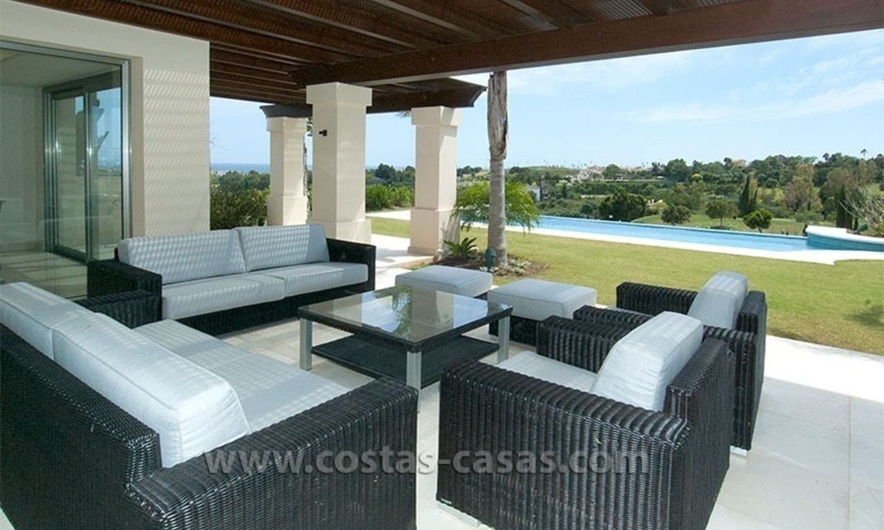 Moderne villa in Andalusische stijl te koop, golfresort, New Golden Mile, tussen Marbella, Benahavís - Estepona 10