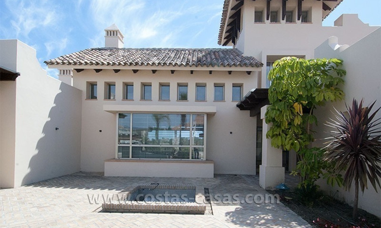 Moderne villa in Andalusische stijl te koop, golfresort, New Golden Mile, tussen Marbella, Benahavís - Estepona 34