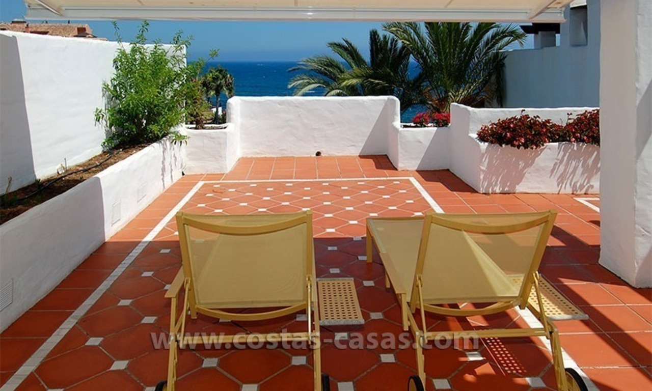 Aan strand gelegen penthouse te koop te Puerto Banus in Marbella 17