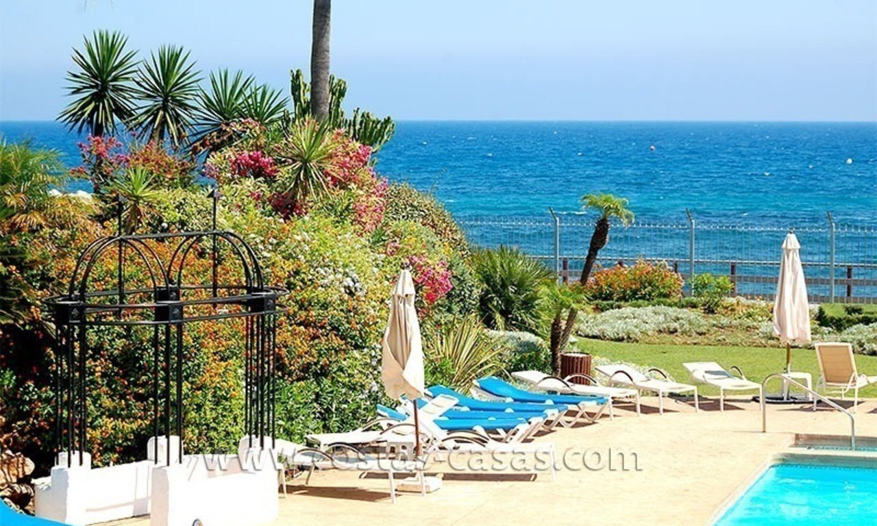 Aan strand gelegen penthouse te koop te Puerto Banus in Marbella 26