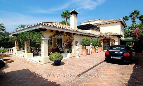 Te koop in Marbella: Golf villa in Nueva Andalucía, Marbella 