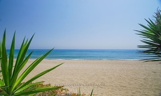 Eerste lijn strand villa - perceel te koop in Marbella 4