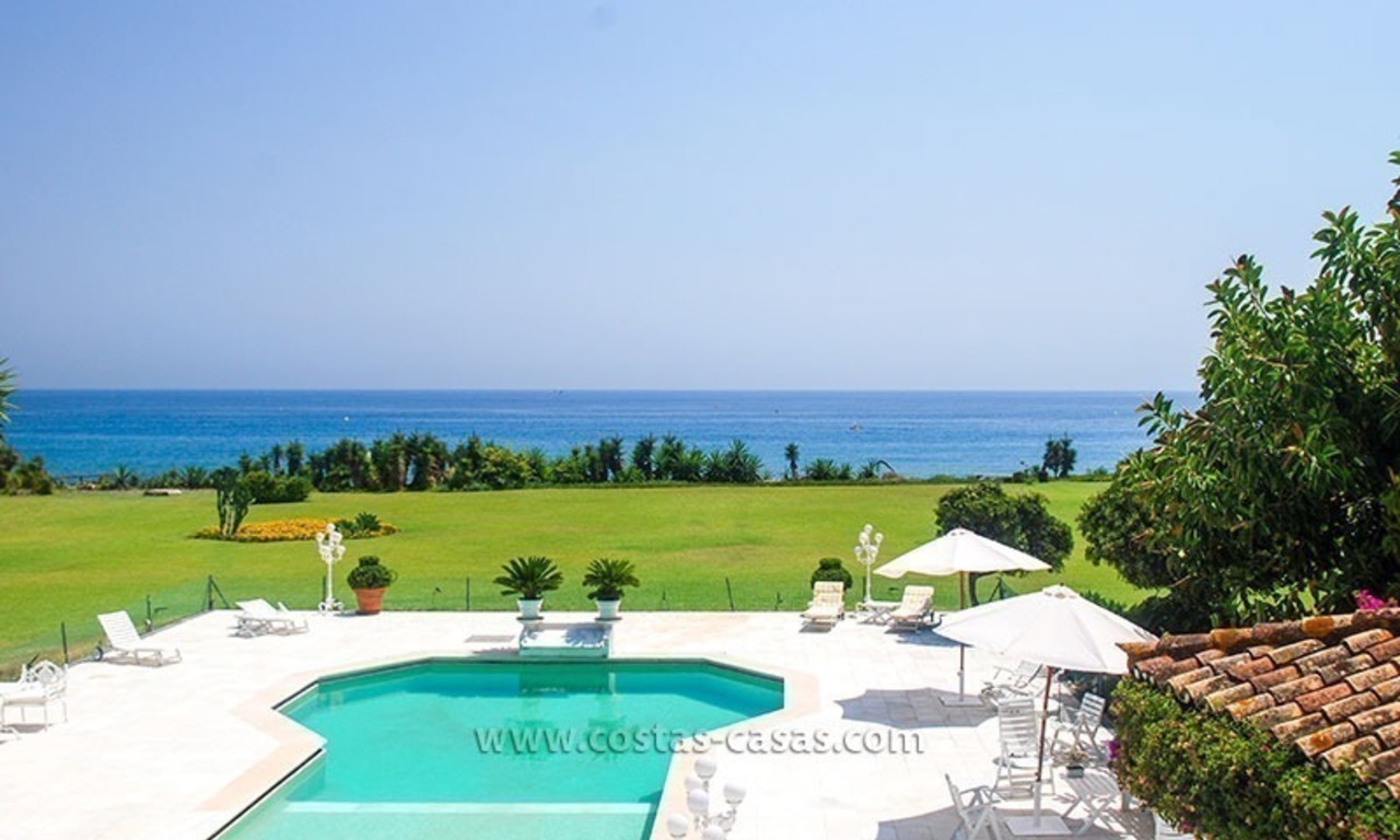 Eerste lijn strand villa - perceel te koop in Marbella 7