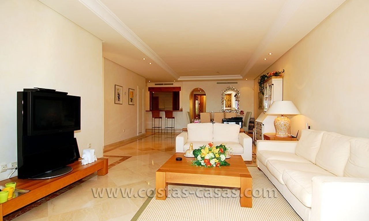 Te huur voor vakantie: Luxe eerstelijnstrand appartement, strand complex, New Golden Mile, Marbella - Estepona, Costa del Sol 4