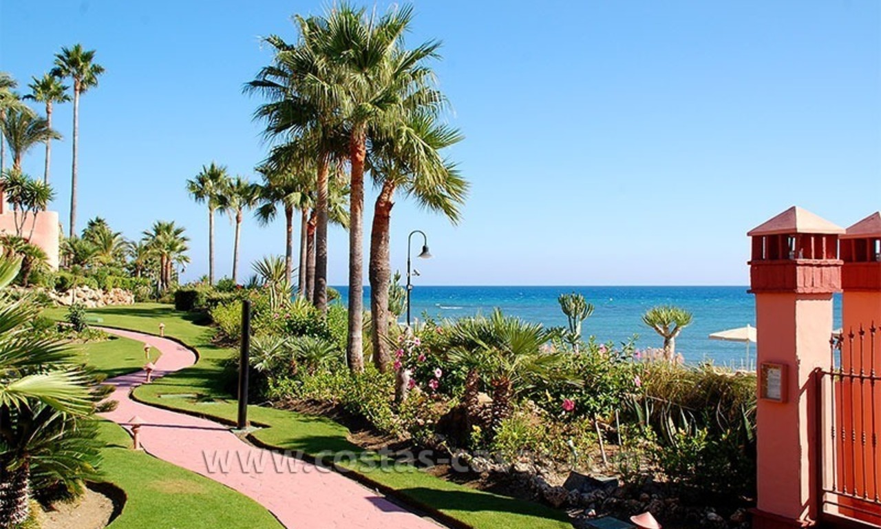 Te huur voor vakantie: Luxe eerstelijnstrand appartement, strand complex, New Golden Mile, Marbella - Estepona, Costa del Sol 23