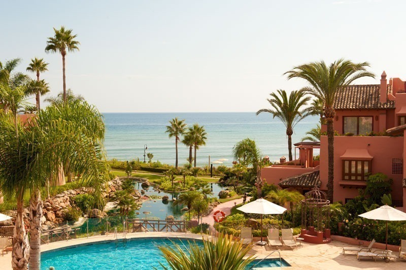 Te huur voor vakantie: Luxe eerstelijnstrand appartement, strand complex, New Golden Mile, Marbella - Estepona, Costa del Sol