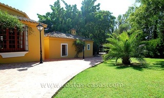 Te koop: Villa in Andalusische stijl naast golfclub te Estepona - Marbella 8