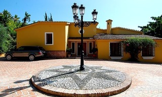 Te koop: Villa in Andalusische stijl naast golfclub te Estepona - Marbella 10