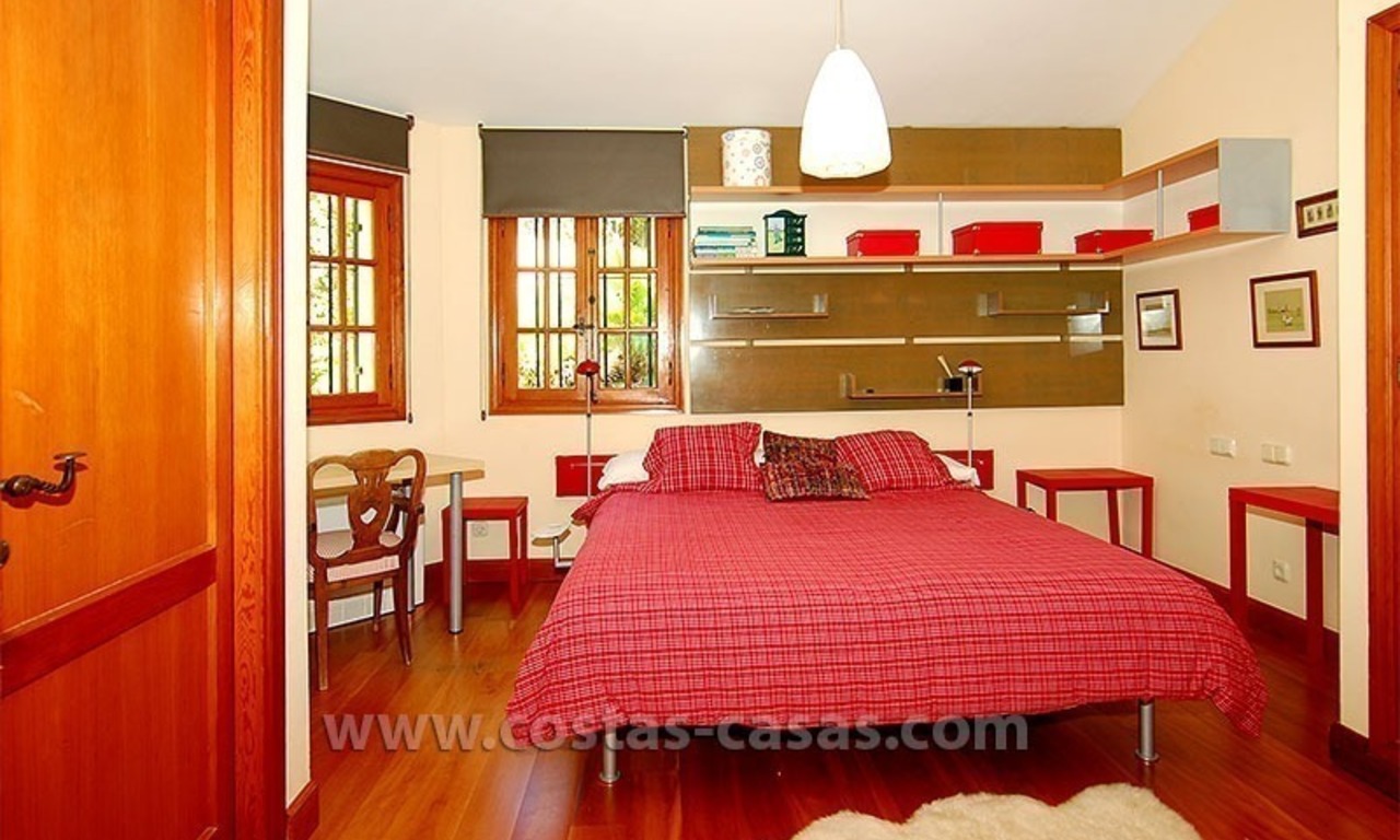 Te koop: Villa in Andalusische stijl naast golfclub te Estepona - Marbella 30