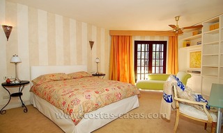 Te koop: Villa in Andalusische stijl naast golfclub te Estepona - Marbella 22