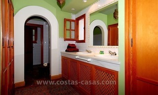 Te koop: Villa in Andalusische stijl naast golfclub te Estepona - Marbella 27