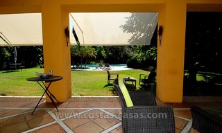 Te koop: Villa in Andalusische stijl naast golfclub te Estepona - Marbella 6