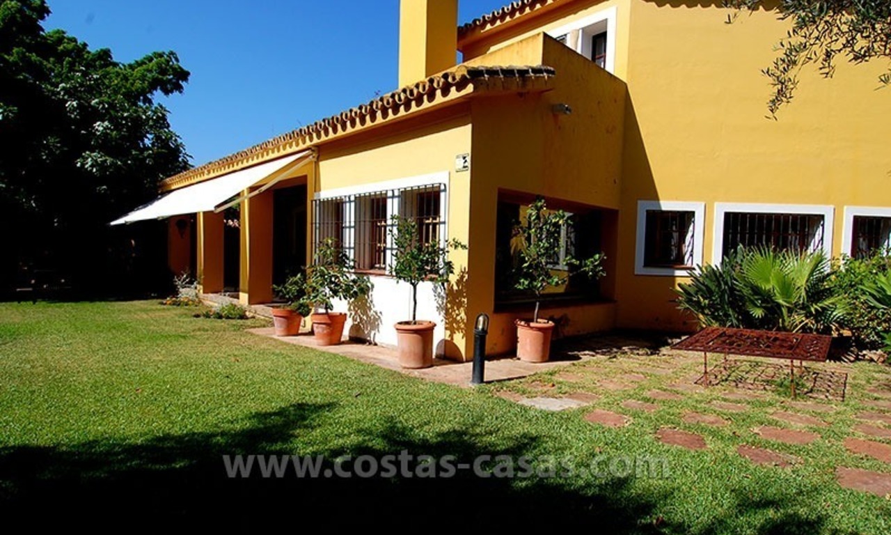 Te koop: Villa in Andalusische stijl naast golfclub te Estepona - Marbella 38