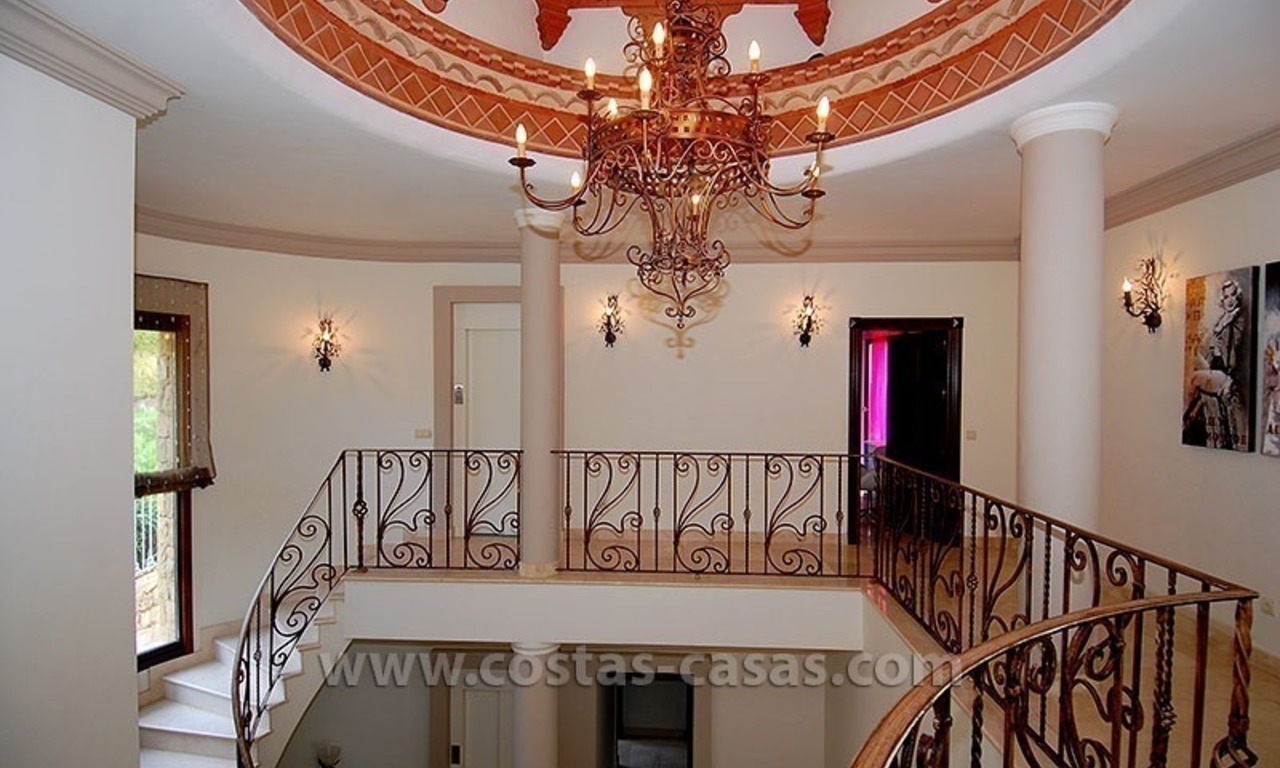 Te koop. Exclusieve villa in Andalusische stijl te Marbella - Benahavís 15