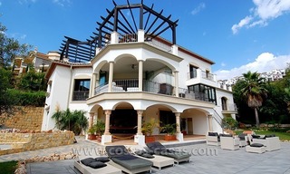 Te koop. Exclusieve villa in Andalusische stijl te Marbella - Benahavís 1