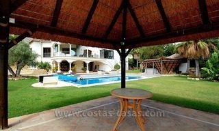 Te koop. Exclusieve villa in Andalusische stijl te Marbella - Benahavís 13