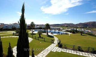 Modern, luxe golf appartement te koop tussen Marbella en Benahavis 4
