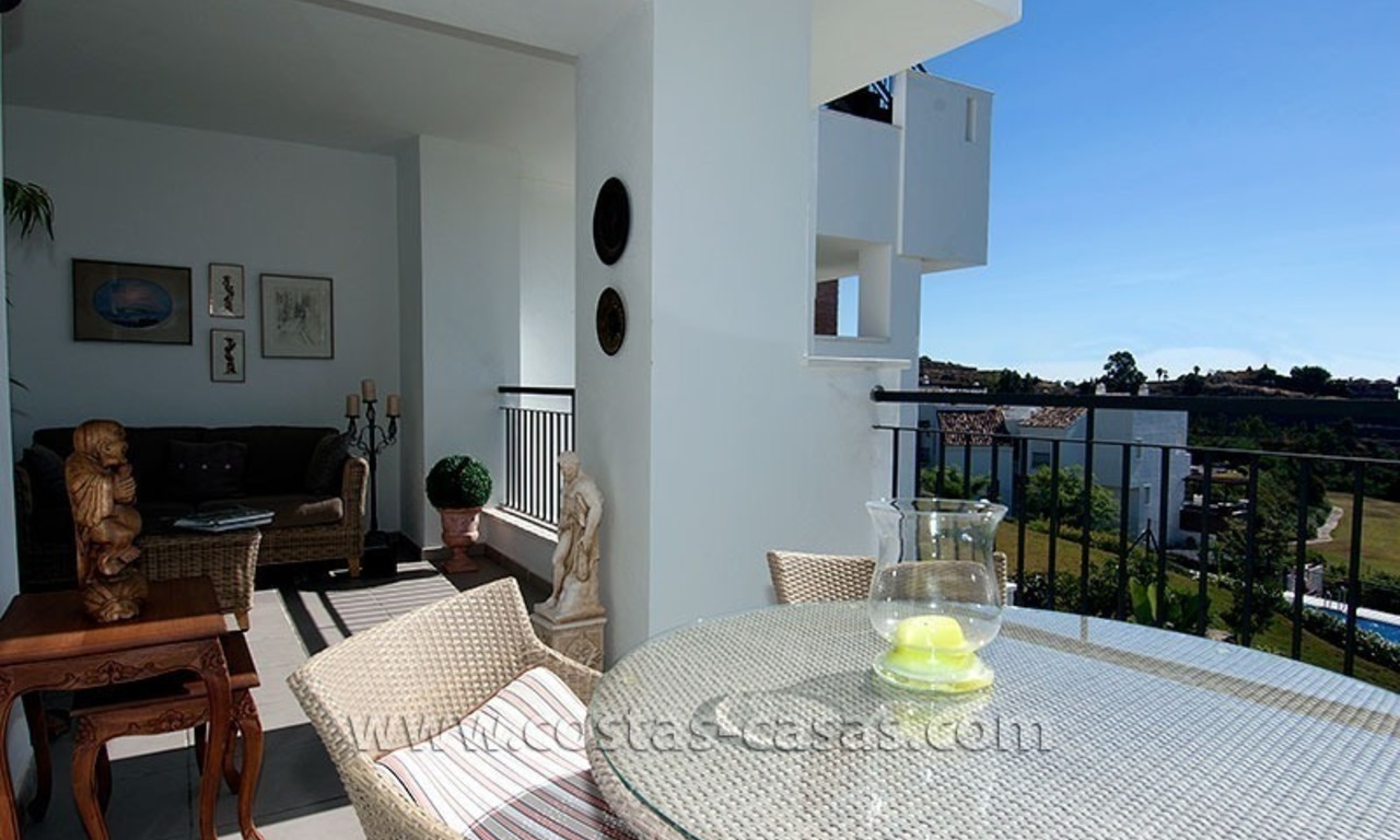 Te koop tussen Marbella en Benahavís: eerstelijns golf appartement 4
